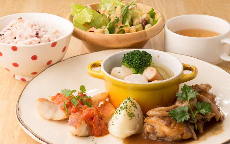 肉料理と魚料理のコンビプレート